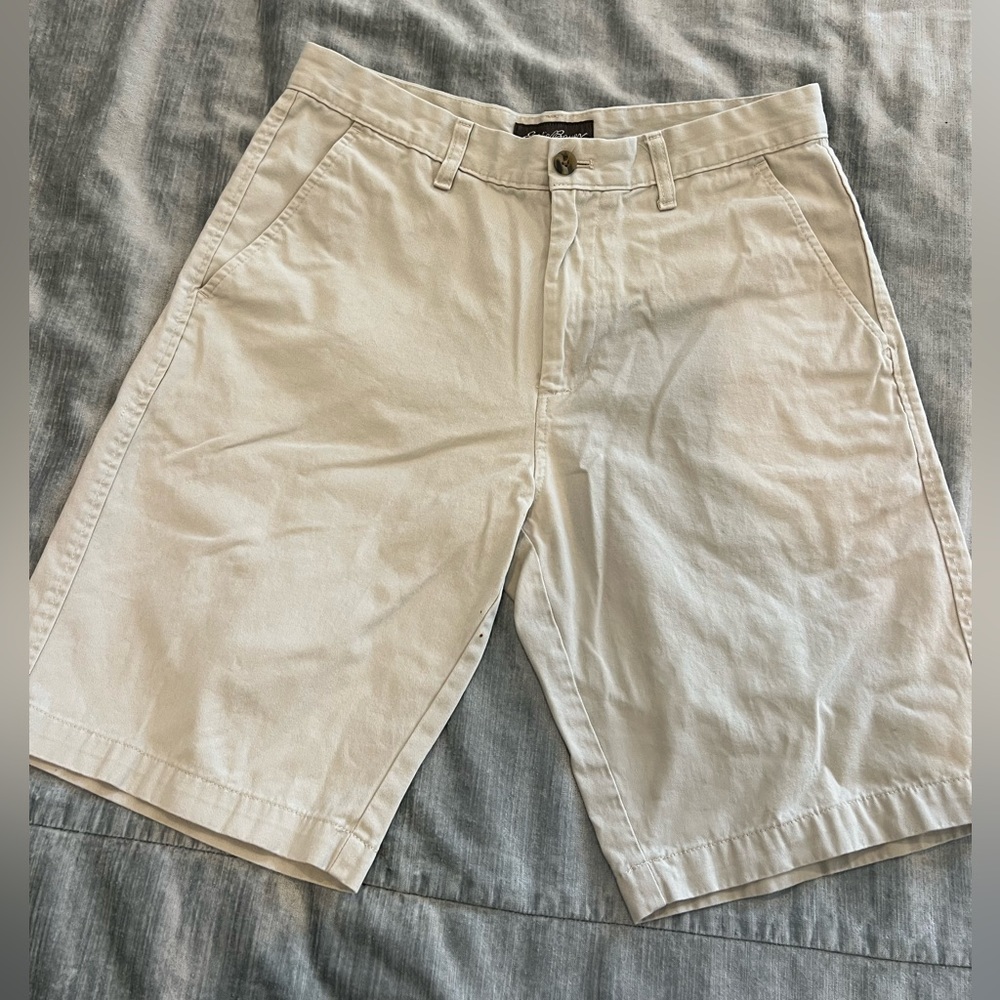 Eddie Bauer Men’s Flat Front light Khaki Shorts size 33